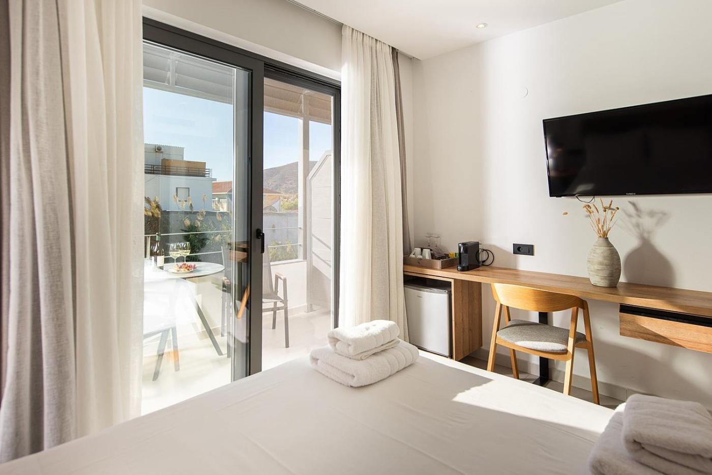 Mediterranean Dream Palaiochora Ngoại thất bức ảnh