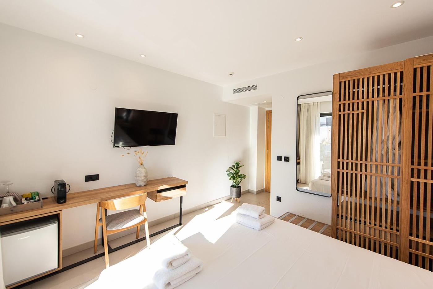 Mediterranean Dream Palaiochora Ngoại thất bức ảnh