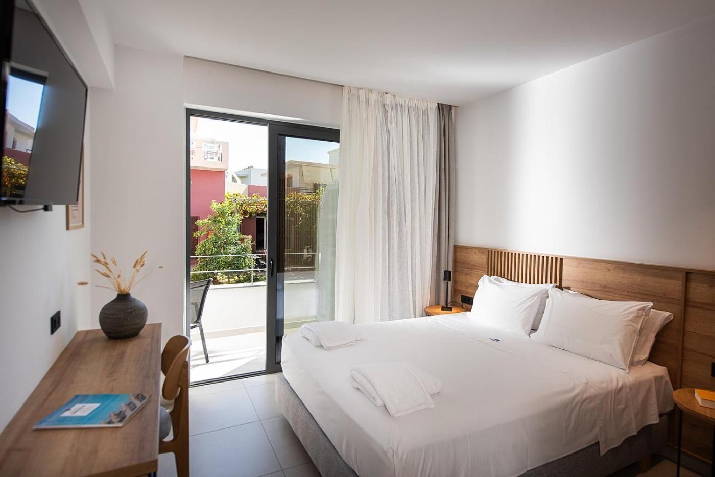 Mediterranean Dream Palaiochora Ngoại thất bức ảnh
